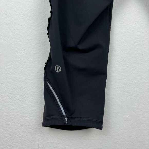 lululemon athletica Black Capri Leggings with Ruffle Detailing on Legs- Size 6 - Picture 4 of 5